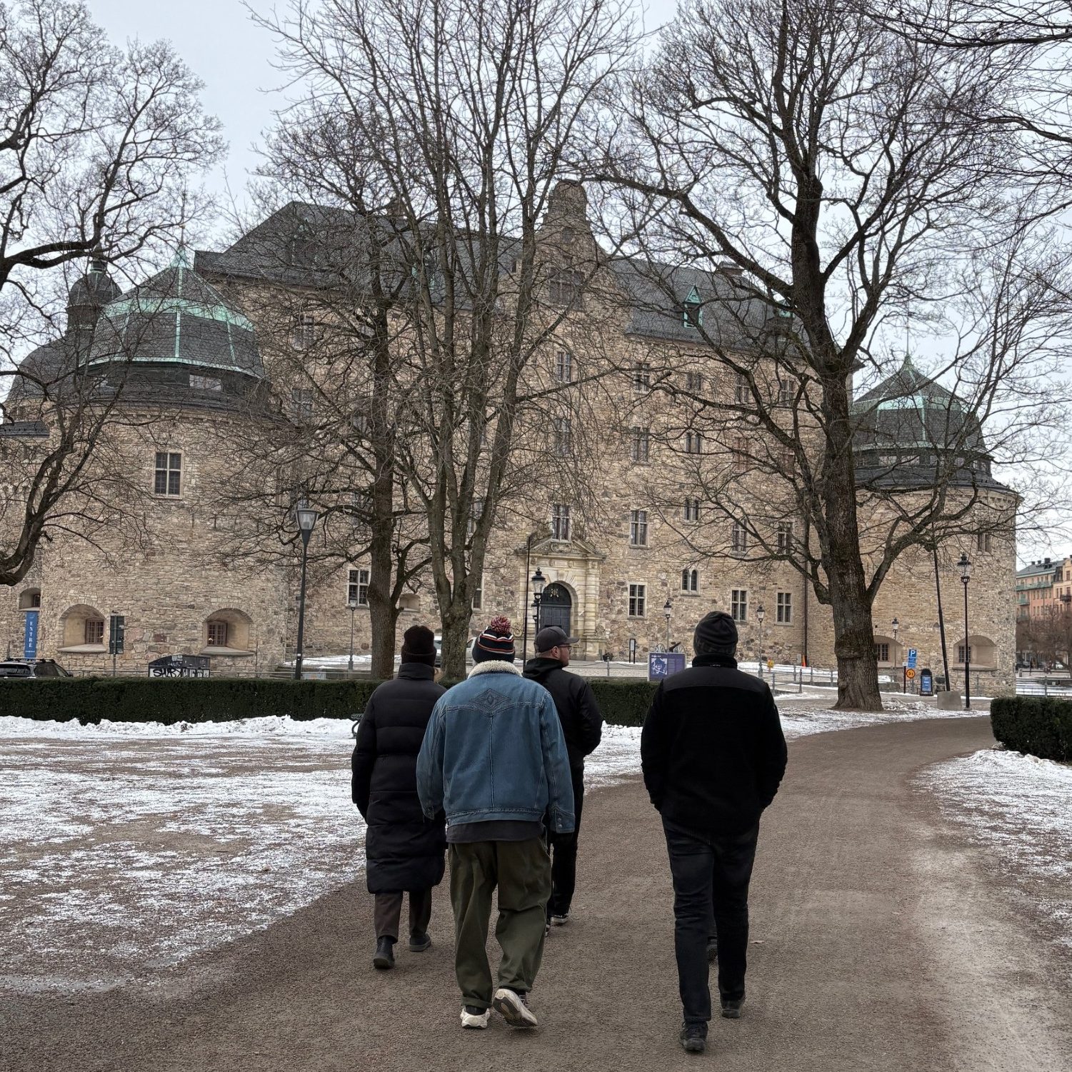 e906a8c2-6d81-43c4-b2a2-f195cec7f322